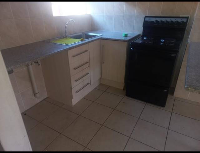 2 BEDROOM APARTMENT FOR SALE IN VANDERBIJLPARK SE 3